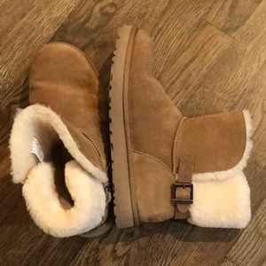 UGG Shoes. Karel Chestnut. Size 9